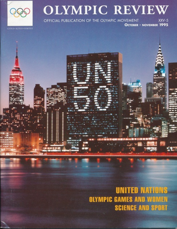 Titelbild des 'Olympic Review Official Publication of the Olympic Movement' Buches, das eine Stadtlandschaft mit Gebäuden, Lichtern und Wasser sowie einen Text zeigt, der 'United Nations Olympic Games and Women Science and Sport' erwähnt.