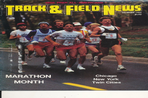 Ein Plakat zeigt eine Gruppe von Menschen, die auf einer Straße mit Bäumen und Gras laufen, mit der Aufschrift "Track & Field News Marathon Month" oben.