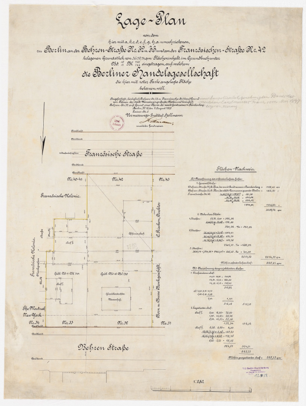 Altes Dokument mit dem Titel "Plan der Berliner Handelagellachaft" mit einem Gebäudeplan, handgeschriebenem Text und einem Stempel auf der linken Seite.