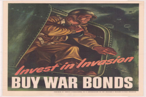 Ein Plakat mit einem Soldaten in einem Helm und einer Militäruniform, der eine Waffe hält, mit der Aufschrift "Investiere in die Invasion, kaufe Kriegsanleihen" darüber.