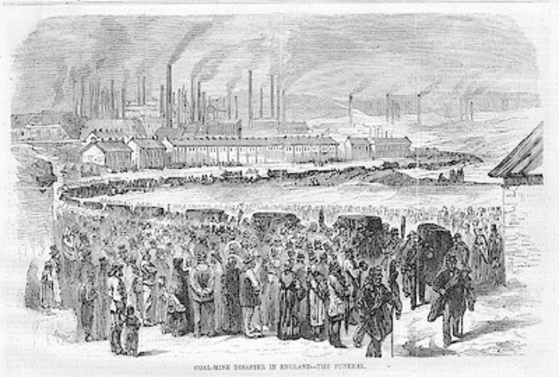 Eine Schwarz-Weiß-Zeichnung von einer Gruppe von Menschen, die vor einem Fabrikgebäude mit Häusern und Rauch aus den Schornsteinen im Hintergrund stehen, mit Text unten, der "Kohlebergbau-Katastrophe in England das Ende" lautet.