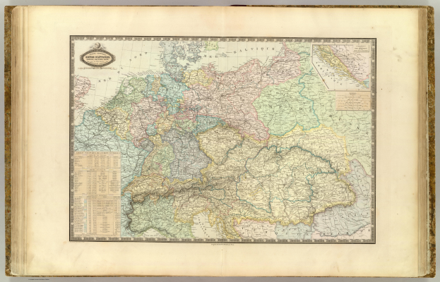 Ein altes Buch ist aufgeschlagen und zeigt eine detaillierte Karte von Deutschland mit ihren Provinzen und Städten.