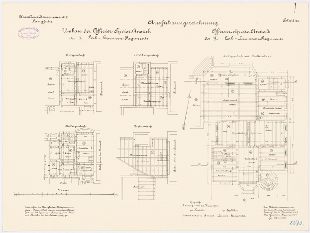 Ein detaillierter Grundrissplan des ehemaligen Bundeskanzleramts, der den Aufbau des Gebäudes mit verschiedenen Räumen und Textanmerkungen zeigt.