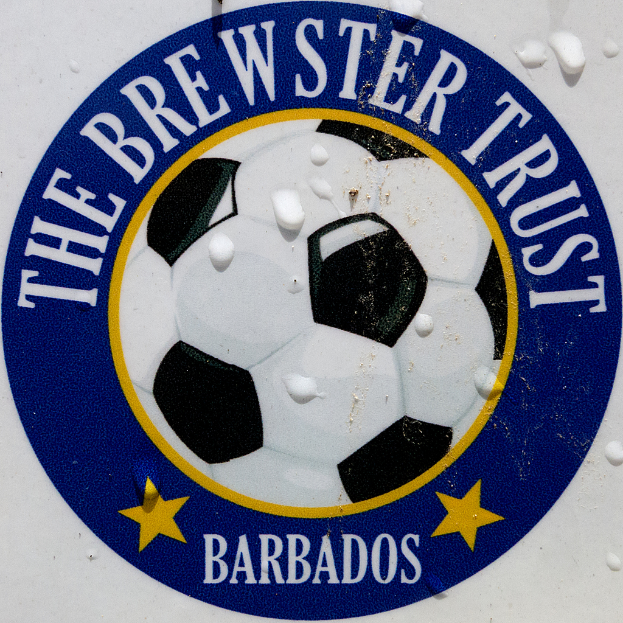 Ein fussballwappen mit zwei sternchen und text darunter.