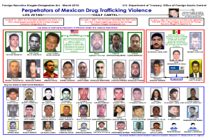 Ein Plakat mit einem hellblauen Hintergrund, das Bilder verschiedener Personen und den fetten Text "Verbrecher mexikanischer Drogenhandel Gewalt" in der Mitte zeigt.