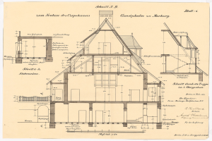 Schwarze und weiße architektonische Zeichnung eines Hauses mit zahlreichen Fenstern und einem Dach, das als erstes Haus in Deutschland bezeichnet wird, begleitet von detaillierten Plänen und Text.