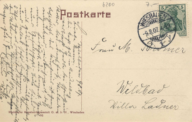 Eine alte Postkarte aus Wiesbaden, Deutschland, datiert auf 1938, mit einer Briefmarke der deutschen Post und einem Bild eines Mannes auf dem Umschlag.