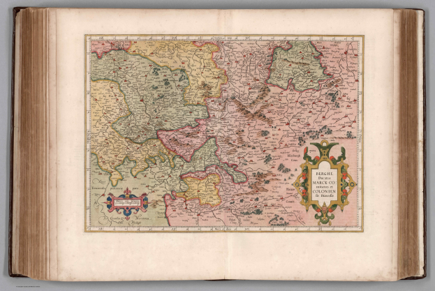 Offenes Buch mit detaillierter Karte von Deutschlands Regionen und begleitendem Text