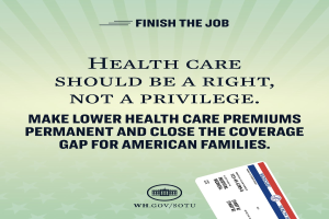 Ein Plakat mit der Aufschrift "Beende den Job: Gesundheit sollte ein Recht sein, nicht ein Privileg" und einer Karte mit der Aufschrift "Mache niedrigere Gesundheitskosten permanent und schlieä die L"cke in der Versorgung f"r amerikanische Familien."