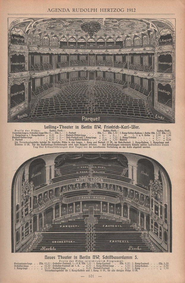 Schwarz-weiß-Illustration einer alten Buchseite mit einer Zeichnung eines großen Auditoriums in Berlin, Deutschland, aus dem Jahr 1912, begleitet von Text, der das Layout des Theaters beschreibt.