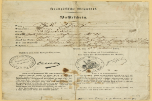 Gelblicher Brief des deutschen Regierungs mit einem kreisförmigen schwarzen Stempel und schwarzer Tinte.